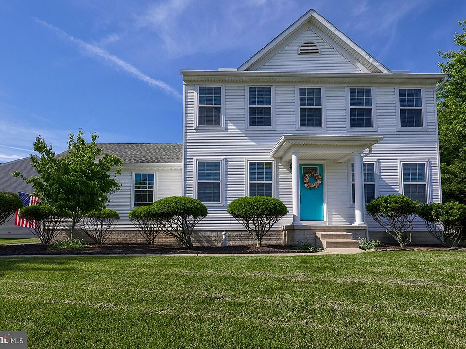 1st image of 100 Surrey Ln