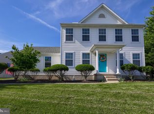 100 Surrey Ln, York, PA 17402