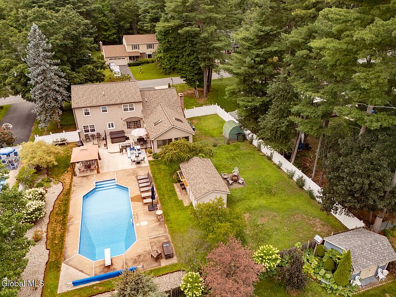 2nd image of 41 Helen Drive