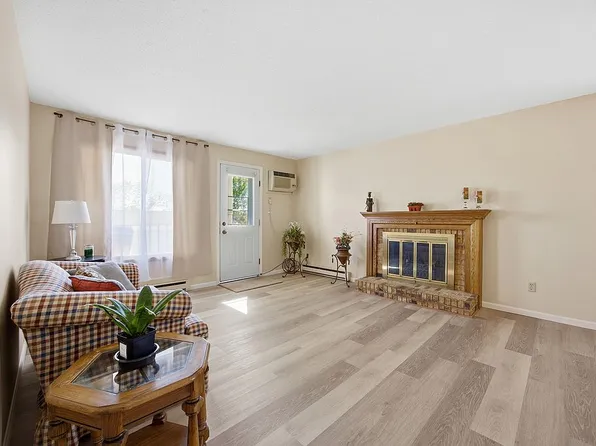 341 Prairiewood Cir S APT 208, Fargo, ND 58103