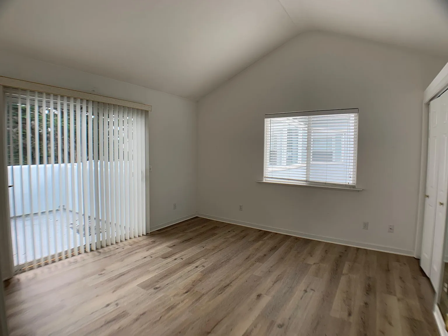 1 bed, 640 sqft, $2,300 — Photo 2