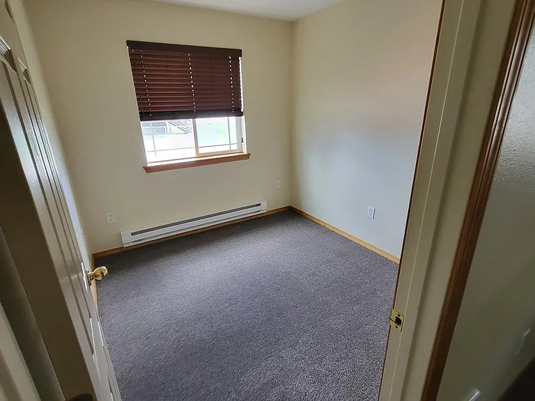 2027 N Sanders St — Photo 8