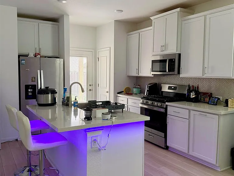 208 Flowers Ave — Photo 5