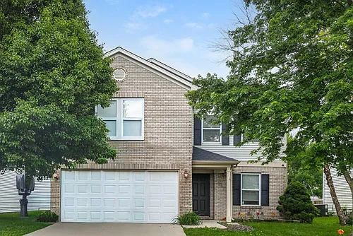 5617 N Plymouth Ct Photo 1
