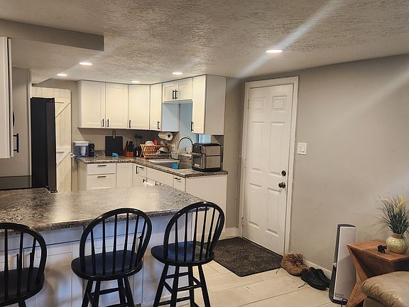 3rd image of 3779 Jackson Ave #3