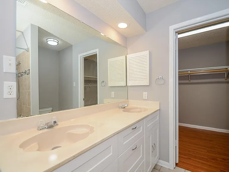 12722 Ashford Brook Dr — Photo 32