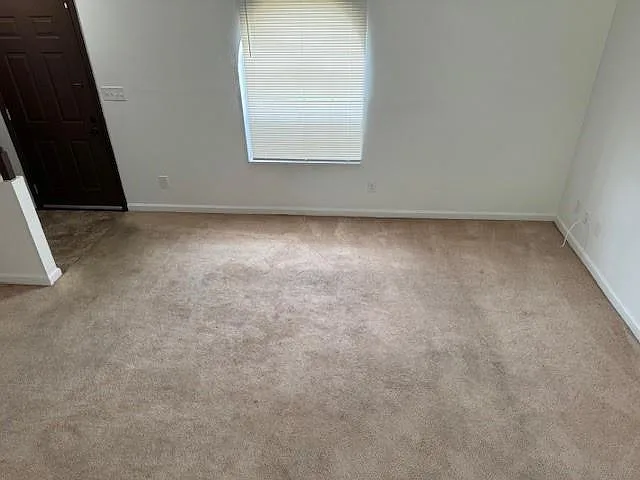 3 bed, 2.5 bath, 1700 sqft, $1,800 — Photo 2