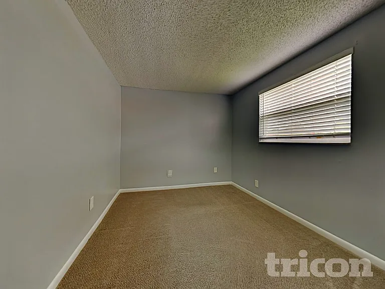 8235 Donaldson Dr — Photo 19