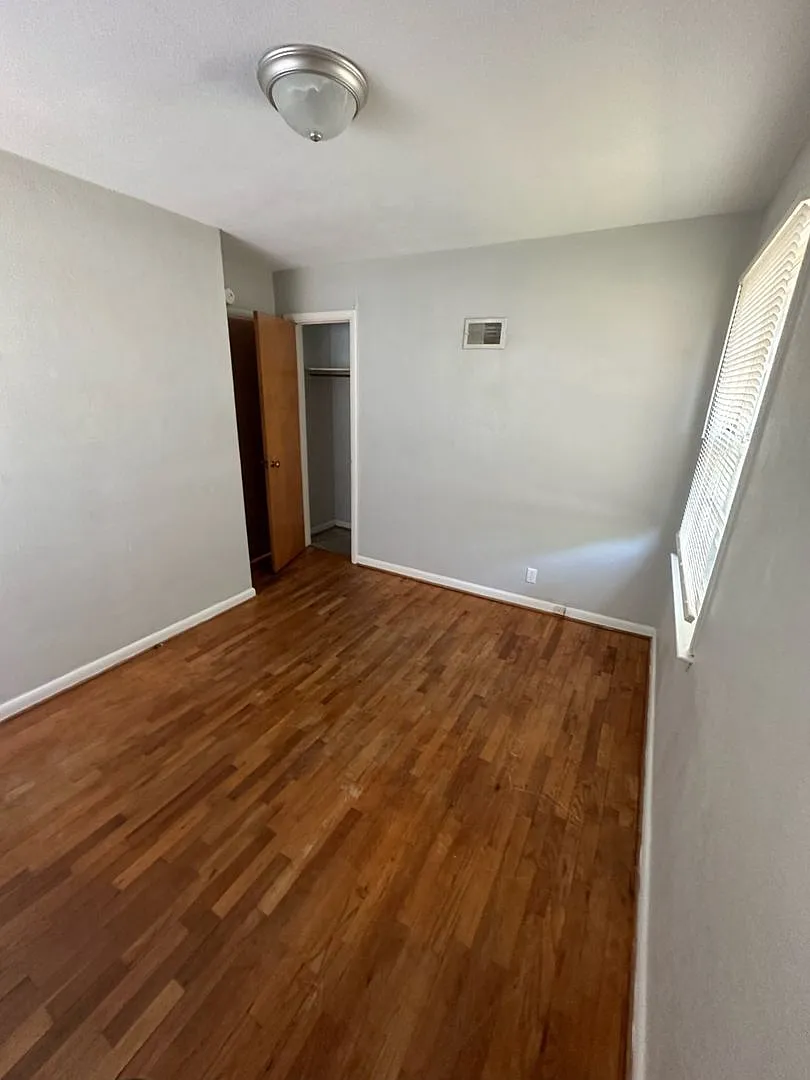 Building Photo - 1413 N Woodridge Ave