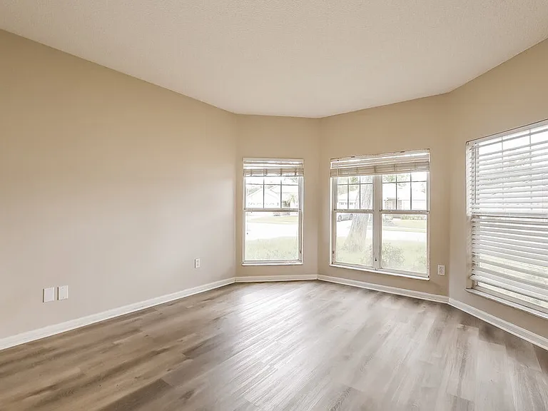 1912 Windsor Oak Dr — Photo 13