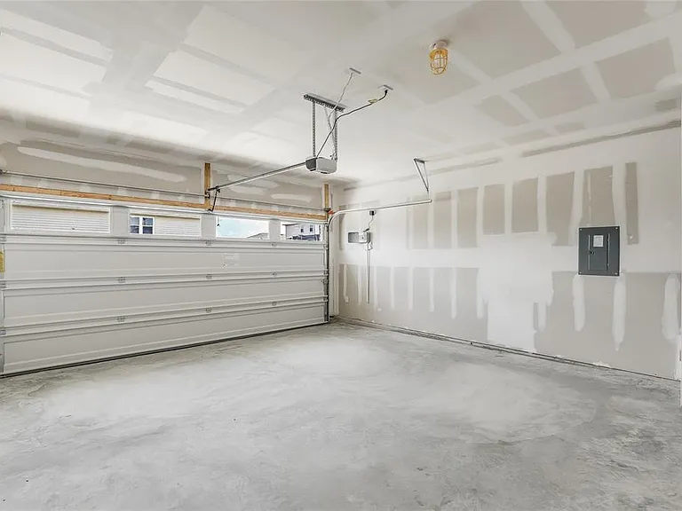 341 Wilshire Rd — Photo 35