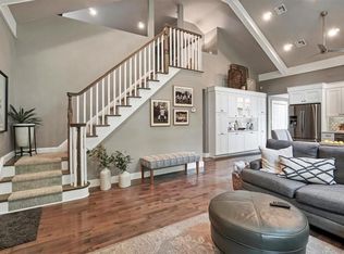 20 Freund Dr, Nanuet, NY 10954