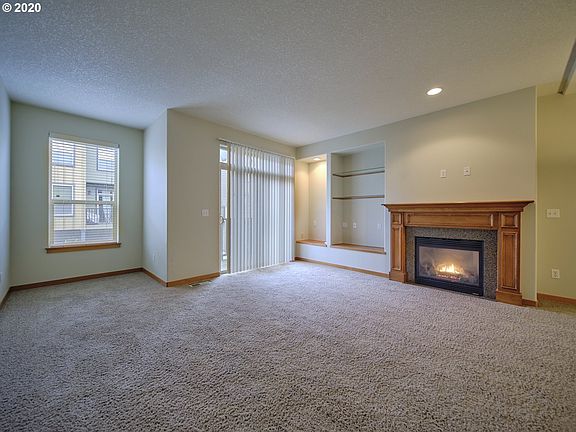 4th image of 605 NE 84th Cir