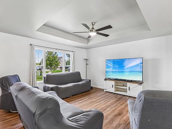 3rd image of 1511 E Longneedle LANE