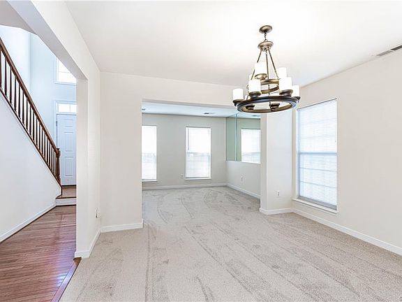 3rd image of 808 Stonemeadow Dr