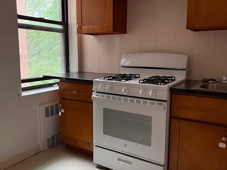 216-10 77th Ave #2K — Photo 8
