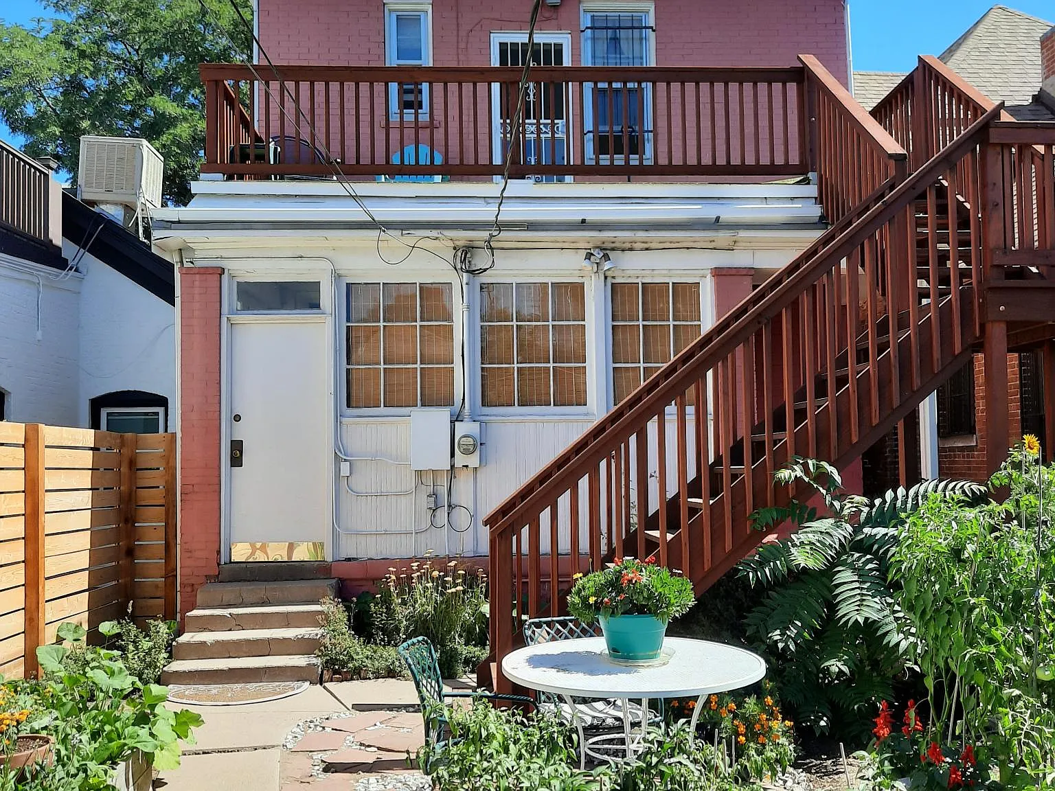 1 bed, 850 sqft, $1,600 — Photo 2