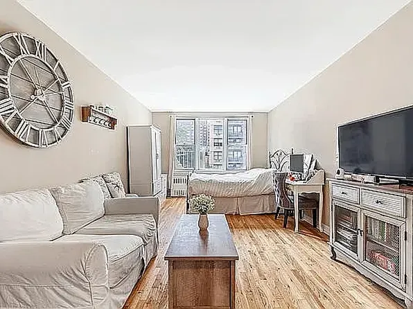 311 E 75th St, New York, NY