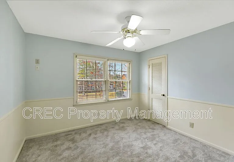 321 Shaftesbury Ln — Photo 25