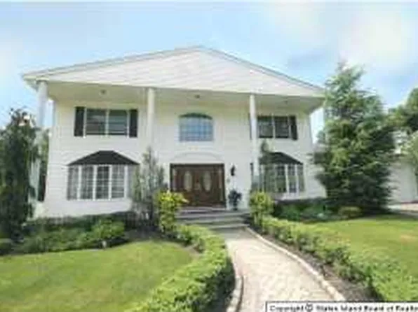 314 Boscombe Avenue image 1 of 9