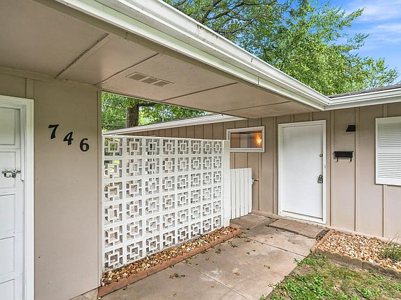 4th image of 746 N Oak Grove Avenue