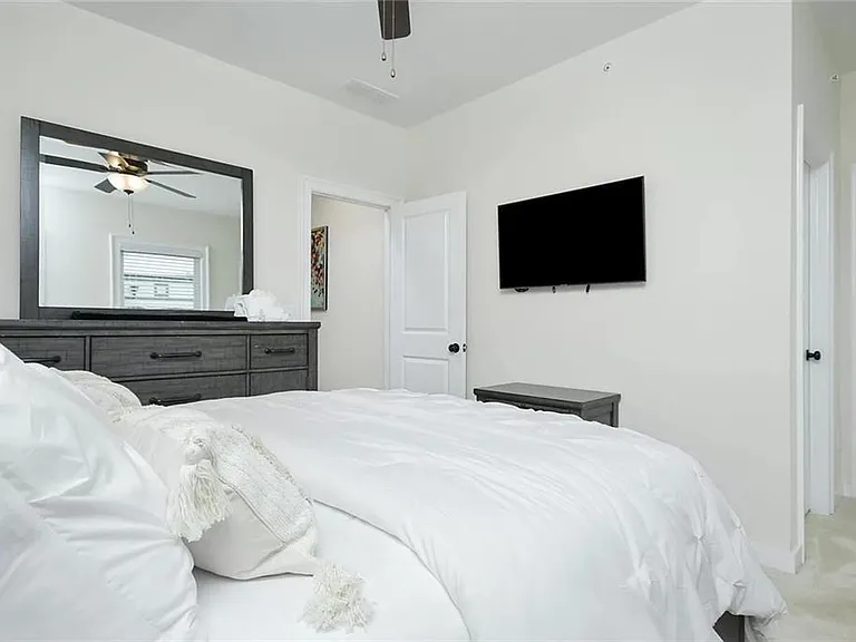 2048 Holtz Ln — Photo 21