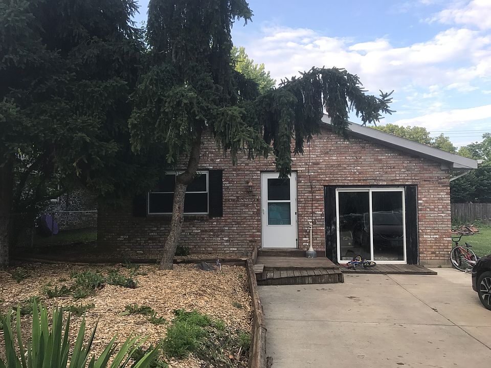 Front of house, lrg driveway