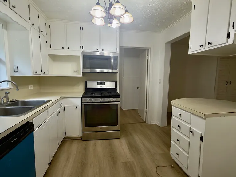 1603 E Main St — Photo 13