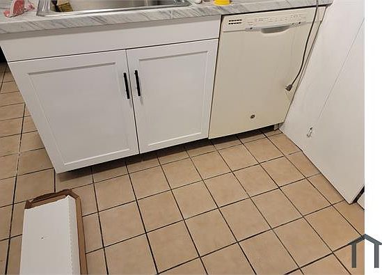 2nd image of 1228 Noble Ave #3