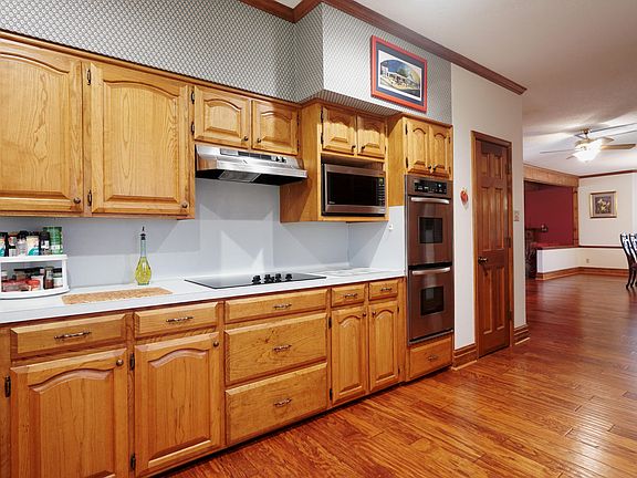 4th image of 705 Landview Dr