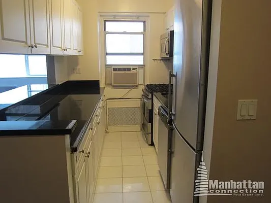 Rented by Manhattan Connection | media 17