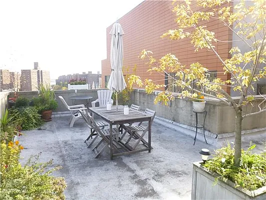 Rented by Siderow Residential Group | media 28