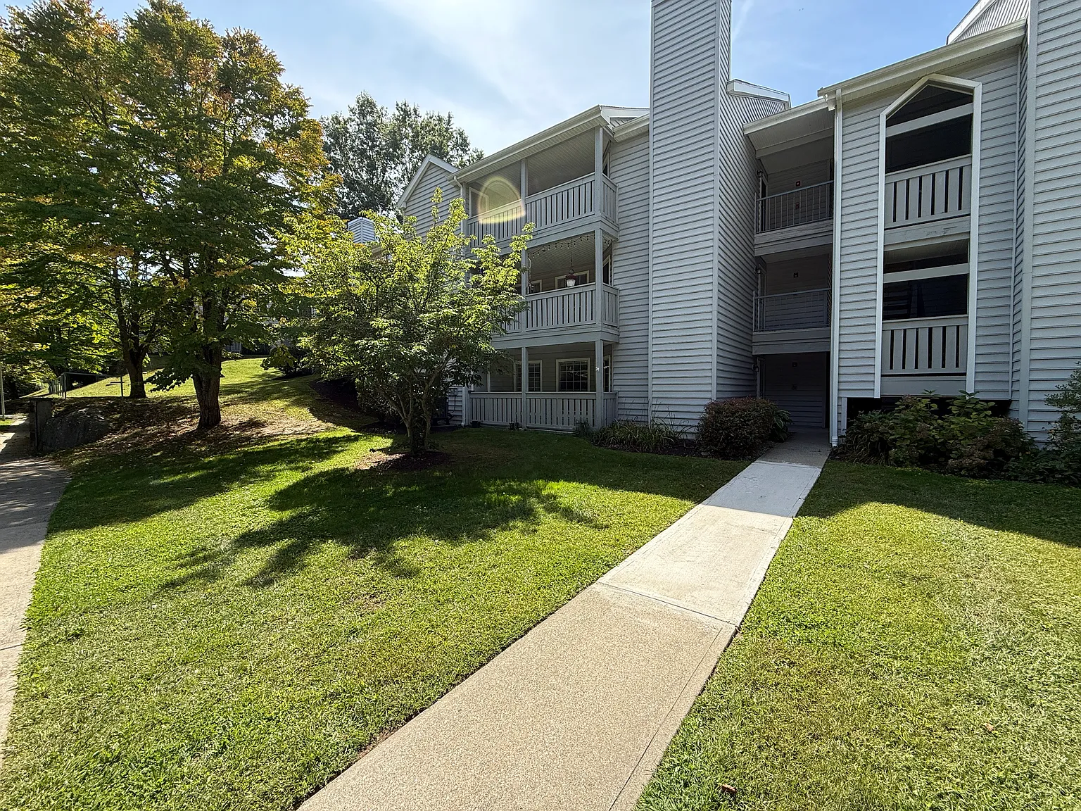 2 bed, 1009 sqft, $2,100 — Photo 1