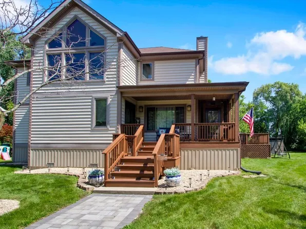 25138 W Lake Ave, Ingleside, IL 60041