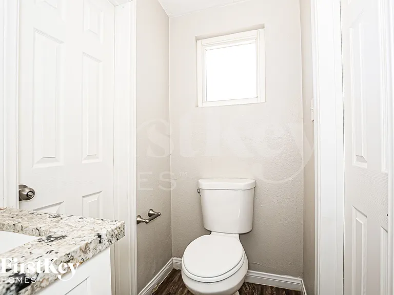 2317 Hassett Ave — Photo 9