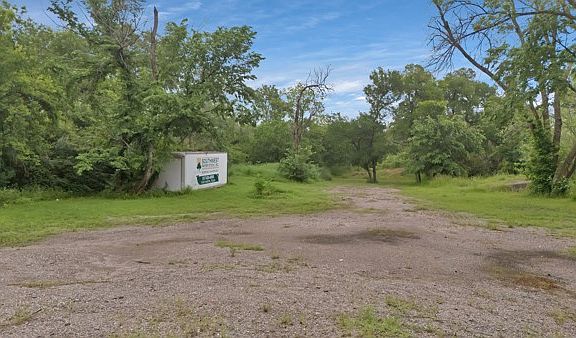 3rd image of 6606 Bonnie View Rd