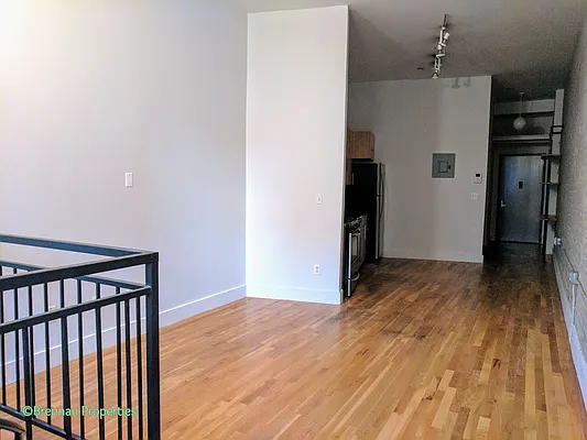 Rented by Manhattan Management LLC | media 45