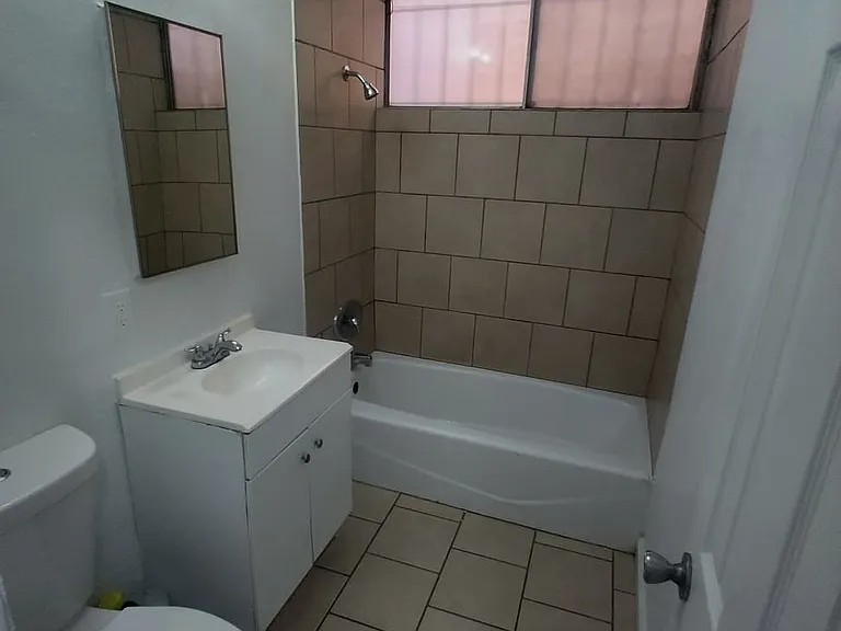 1113 E 113th St #1113 — Photo 3