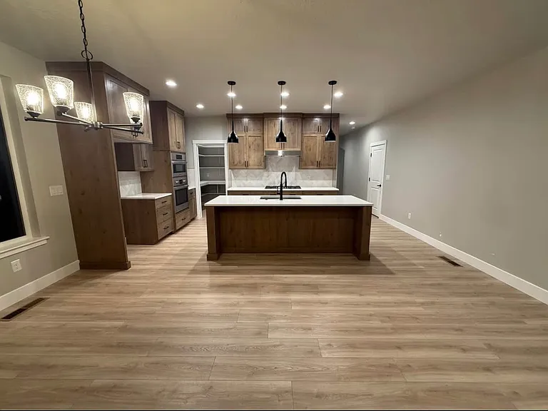 2754 W Nonius — Photo 2