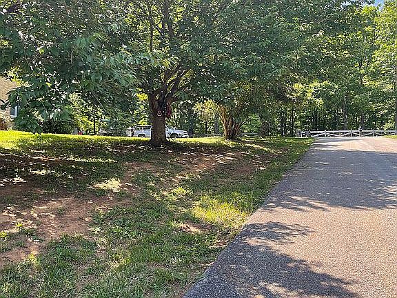 4th image of 1070 Fisher Dr