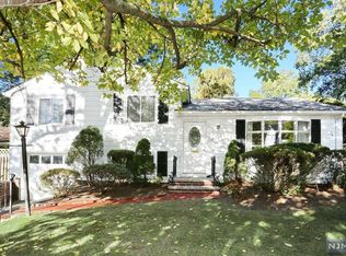 14 Willis Dr, Closter, NJ 07624