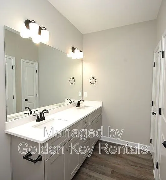 421 S Center St — Photo 7
