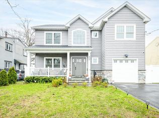 3258 Neptune Ave, Oceanside, NY 11572