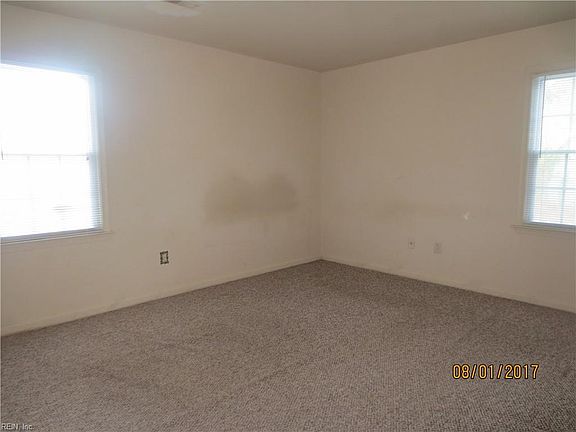2nd image of 414 Oakwood Pl