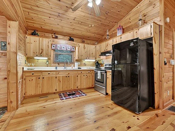 3rd image of 79 Maxwell Ln