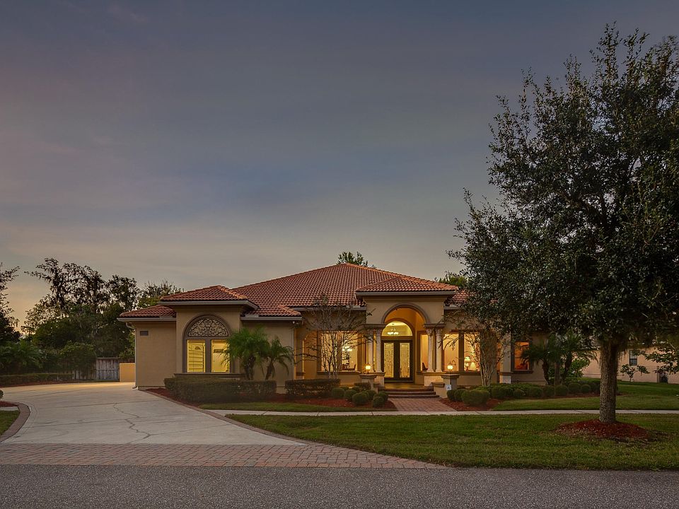 Twilight_Front_View_of_Home