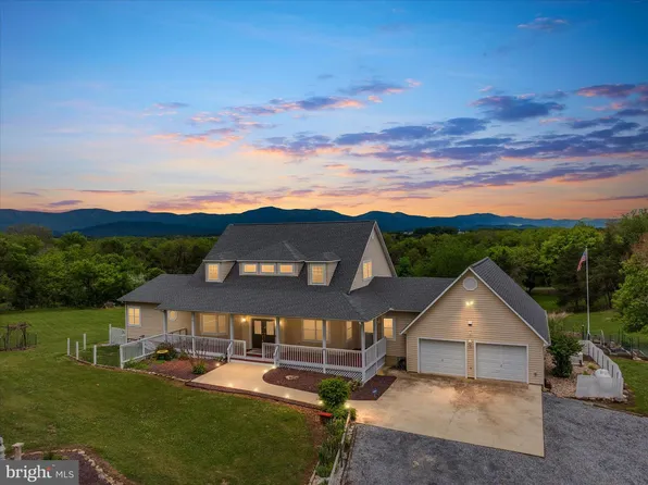 1050 Almond Dr, Luray, VA 22835