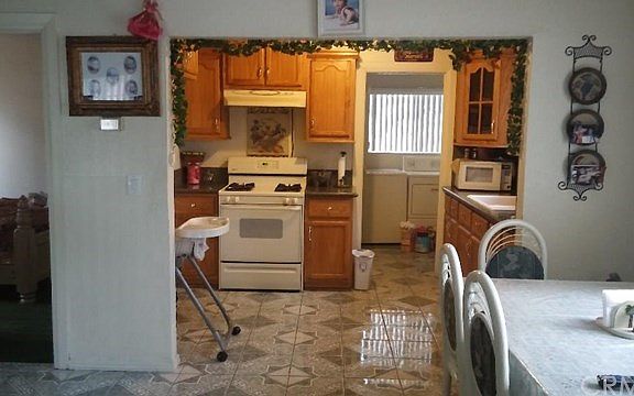 3rd image of 1649 N Mountain View Ave
