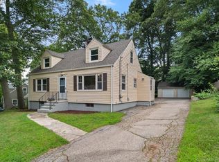117 Cumpstone Dr, Hamden, CT 06518