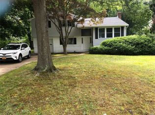35 Barry Dr, Glen Cove, NY 11542